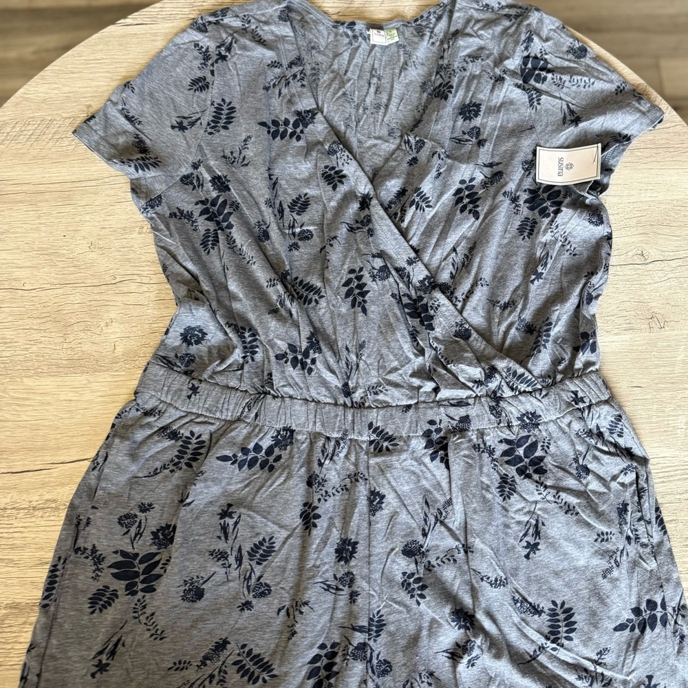 Woman’s Blue Floral Print Romper Shorts Outfit L NWT